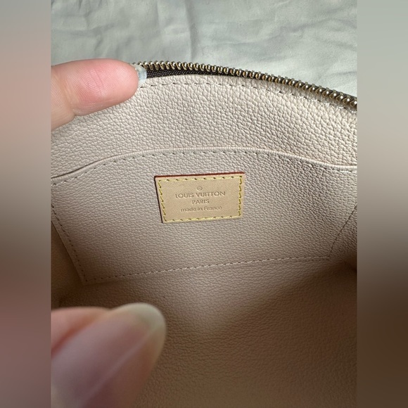 Louis Vuitton Cosmetic Pouch - Picture 3 of 7